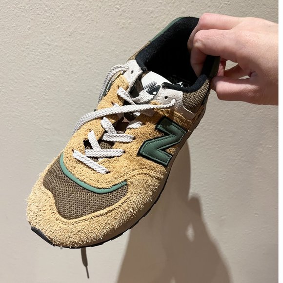 Awesome New Balance 574 - 9 Women's / 7.5 Men's - Like New - Yellow / Green - Picture 3 of 14